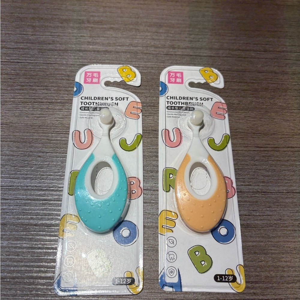 Brand New Children's Soft Toothbrush Set - Blue and Orange